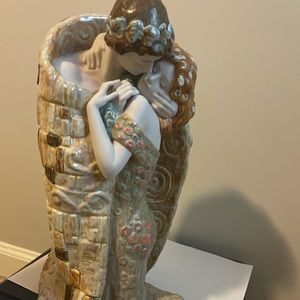 Lladro-The Kiss